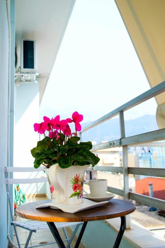 וולוס Sunny Central Luxury Apartment מראה חיצוני תמונה